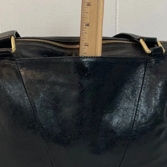 HOBO the Original Black Leather Shoulder Bag with Crossbody Strap - Picture 6 of 13
